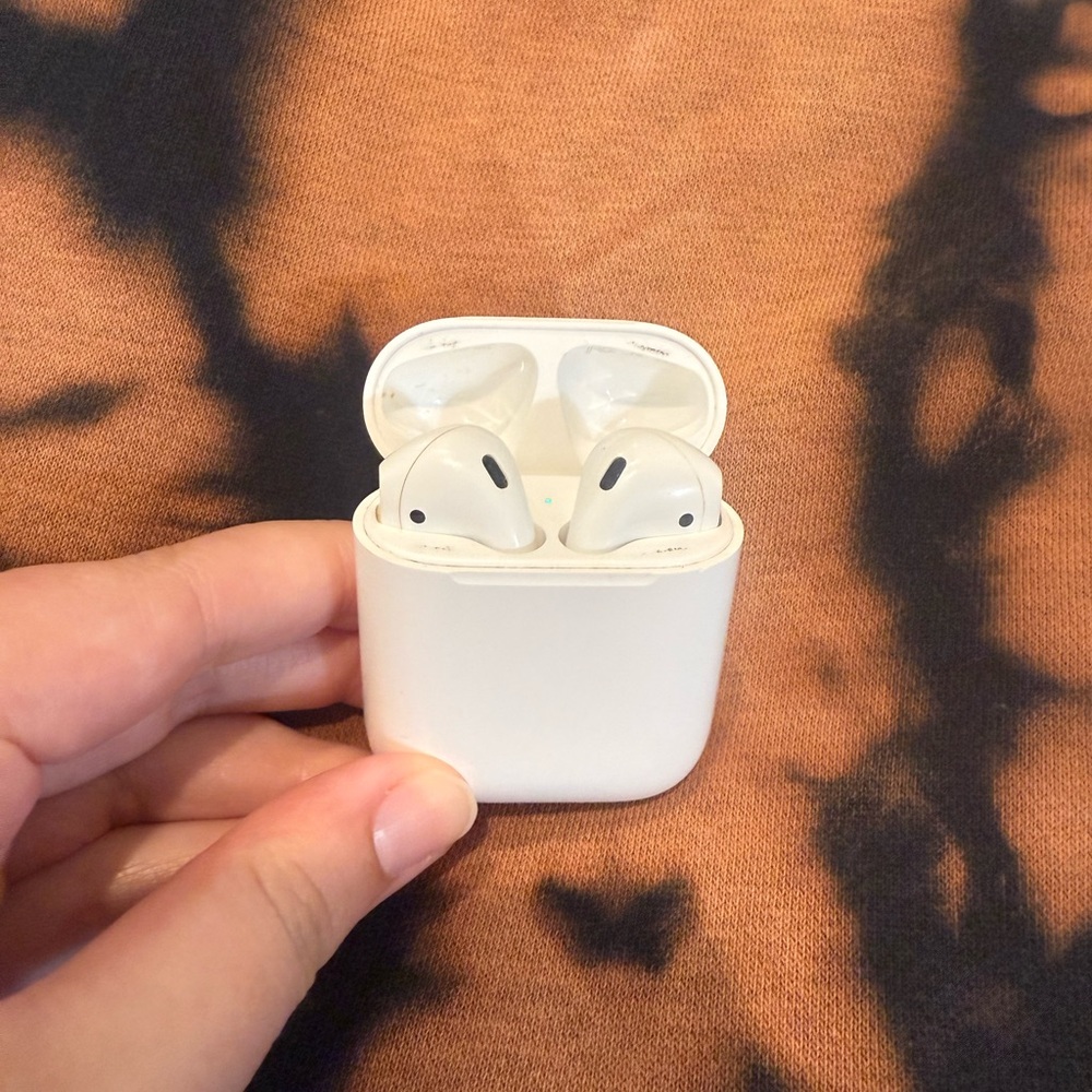 Apple AirPods 1st Gen with Charging Case